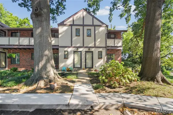 331 Barrington Square Estate #H, Kirkwood, MO 63122