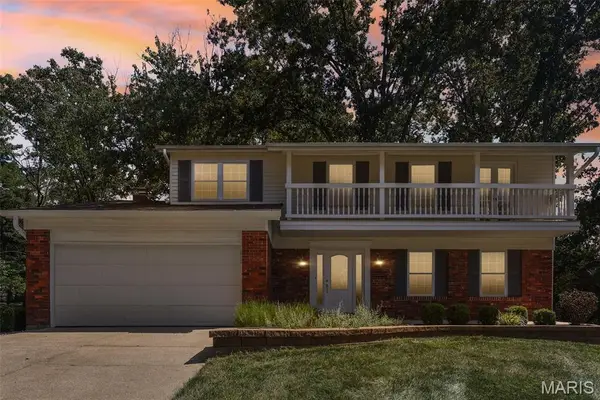 70 Breezeview Drive, Ballwin, MO 63021