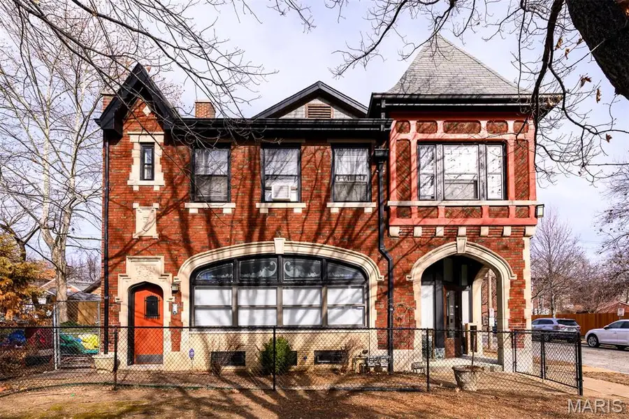 5001 Pernod Avenue, Saint Louis, MO 63139 - #2
