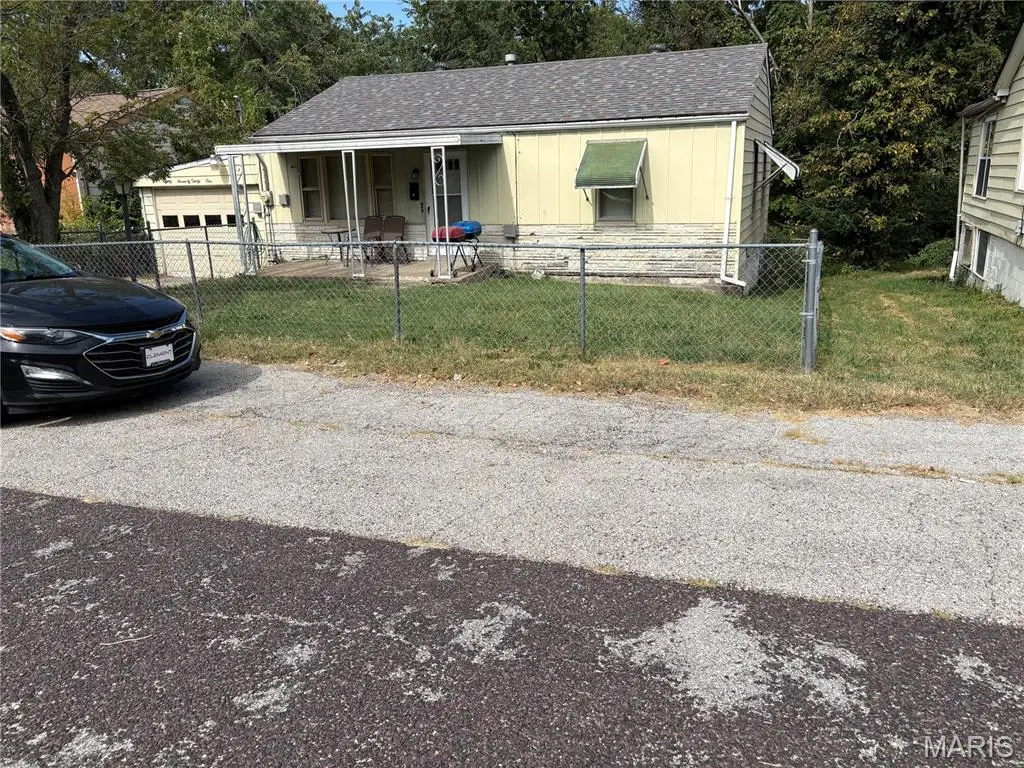 8731 Shirley Avenue, Saint Louis, MO 63121 - #1