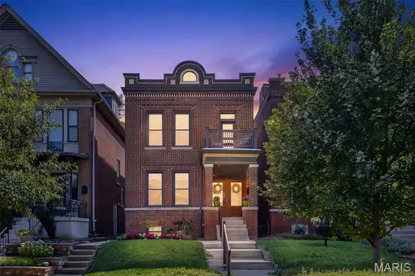3956 Russell Boulevard, St Louis, MO 63110
