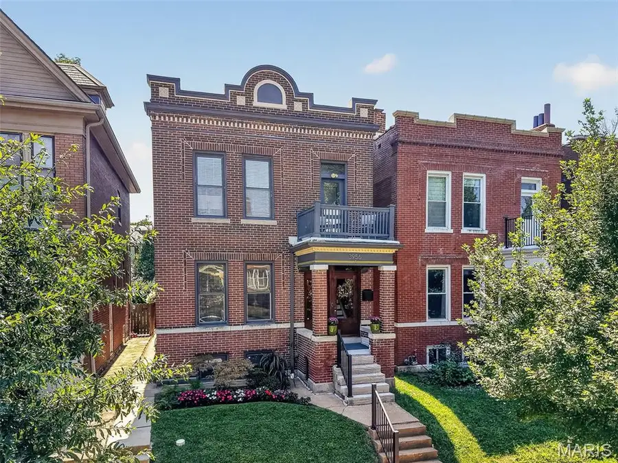 3956 Russell Boulevard, Saint Louis, MO 63110 - #2