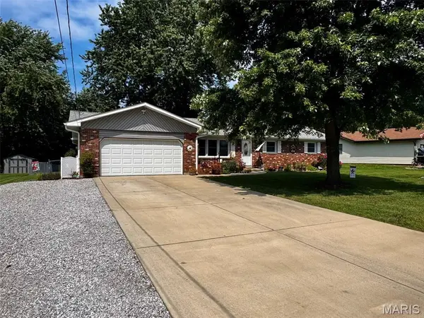 216 Willow Drive, Collinsville, IL 62234