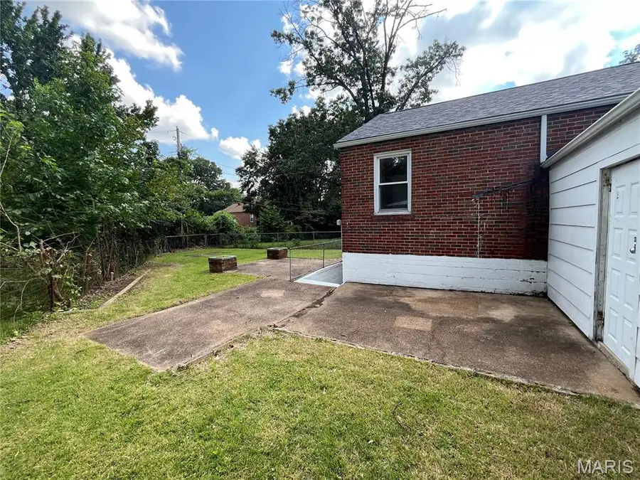 12 Saint Martha Court, Florissant, MO 63031 - #3