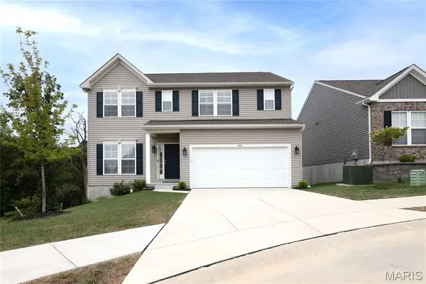 800 Kingston Hills Court, Fenton, MO 63026