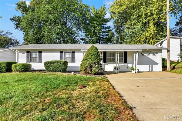 11075 Saxonhall Drive, Bridgeton, MO 63044