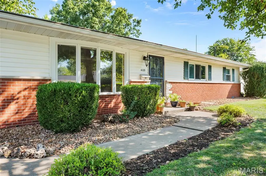 409 W Poplar Street, Mascoutah, IL 62258 - #2