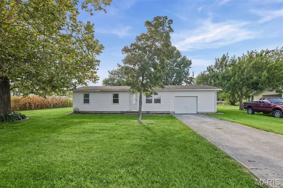 708 S 3rd Street, Irvington, IL 62848 - #2