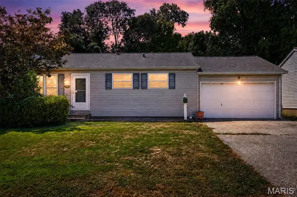 12117 Fleetwood Place, Maryland Heights, MO 63043