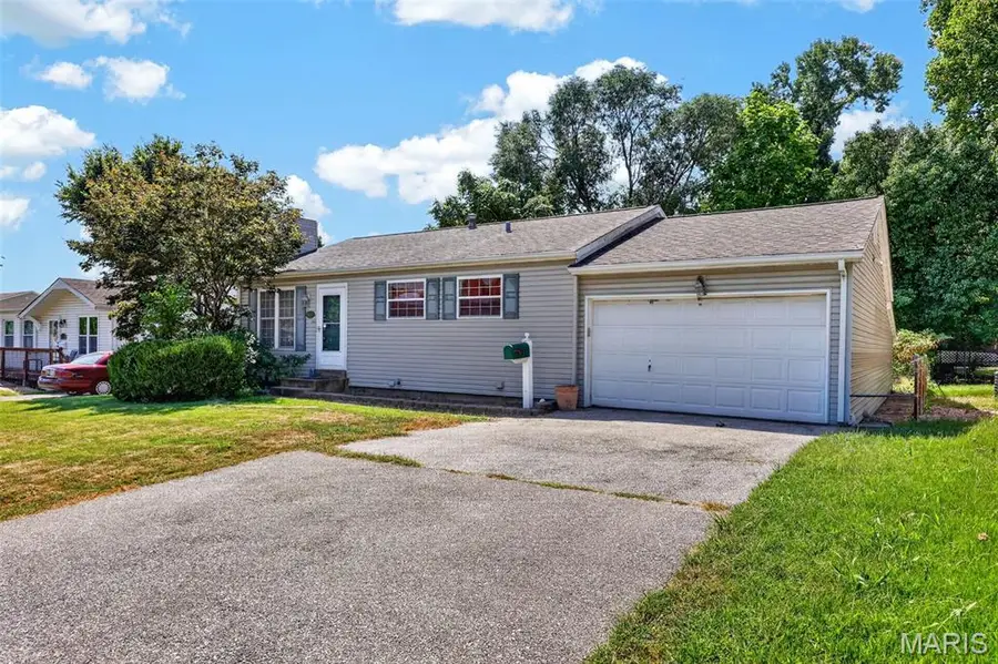 12117 Fleetwood Place, Maryland Heights, MO 63043 - #2