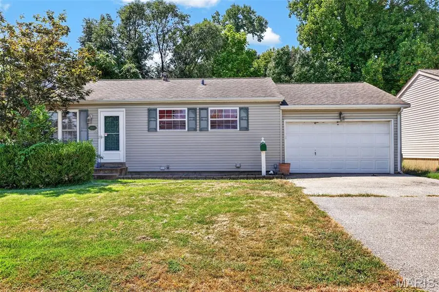 12117 Fleetwood Place, Maryland Heights, MO 63043 - #3