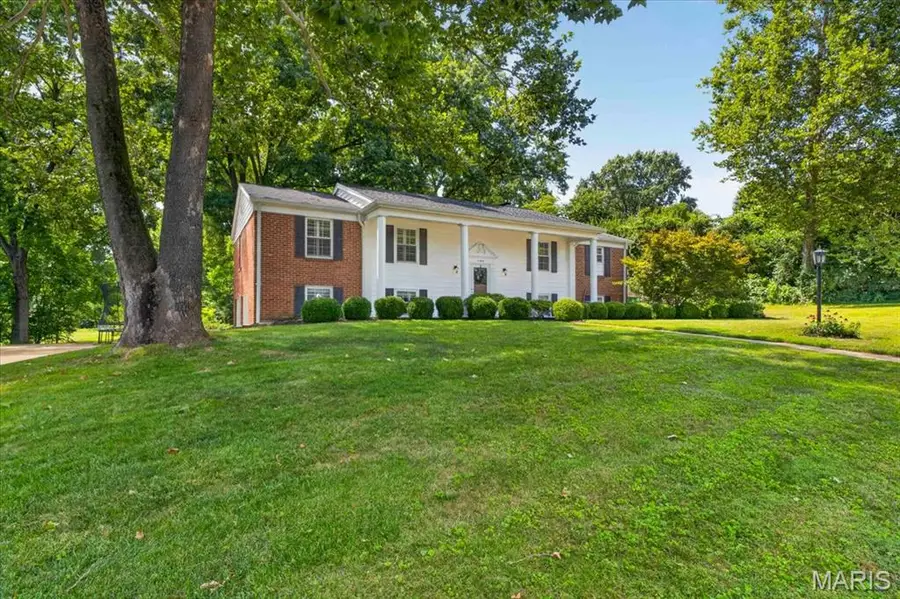 11826 Point Oak Drive, Des Peres, MO 63131 - #2
