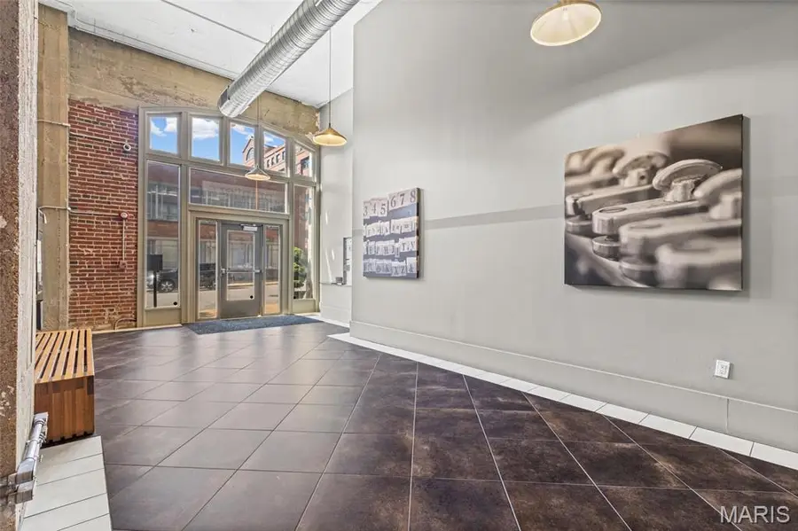 1627 Locust Street #406, Saint Louis, MO 63103 - #3