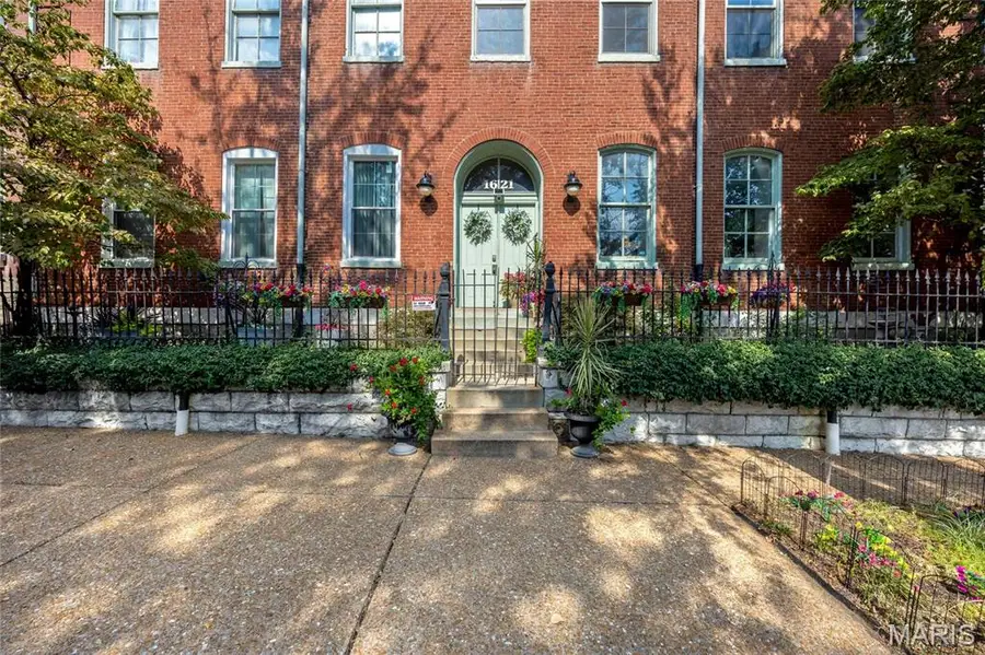 1621 S 11th Street #B, Saint Louis, MO 63104 - #2