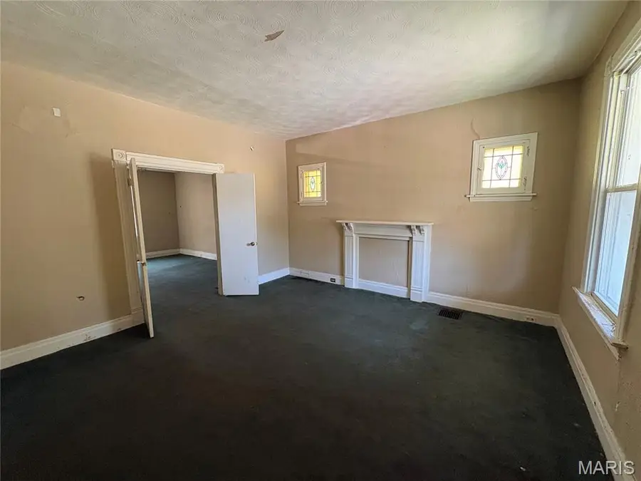 4166 Osceola Street, Saint Louis, MO 63116 - #2