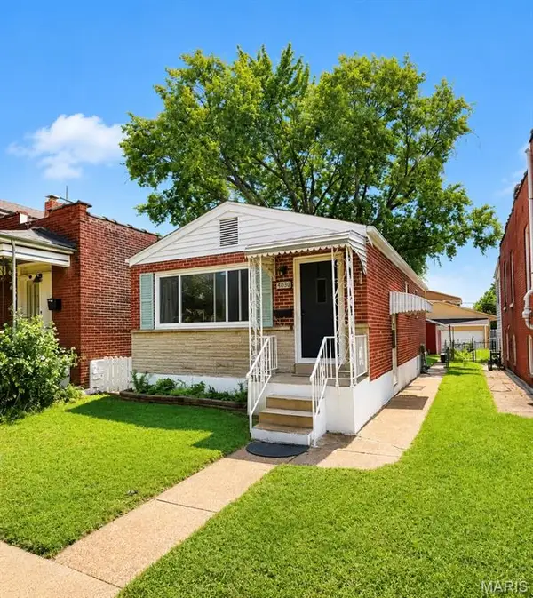 4030 Winnebago Street, St Louis, MO 63116