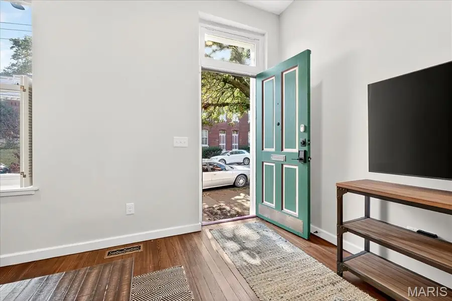 1323 Shenandoah Avenue, Saint Louis, MO 63104 - #3