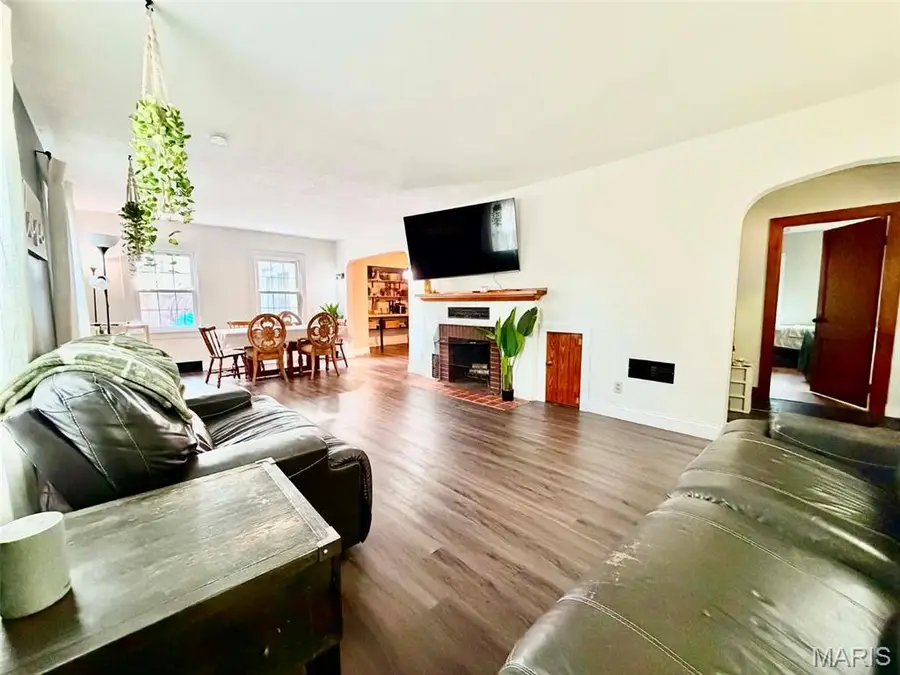 407 S 9th Street, East Alton, IL 62024 - #3