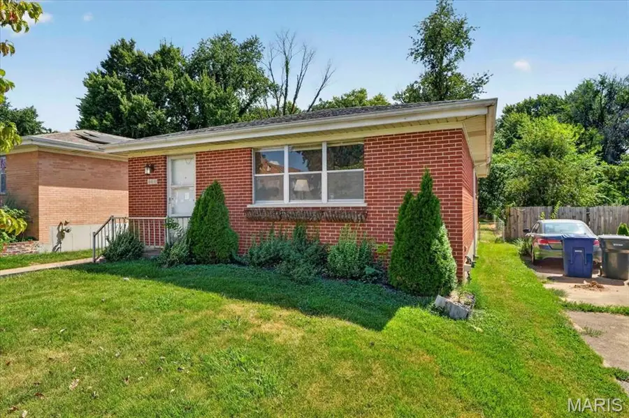 4402 Tholozan Avenue, Saint Louis, MO 63116 - #3