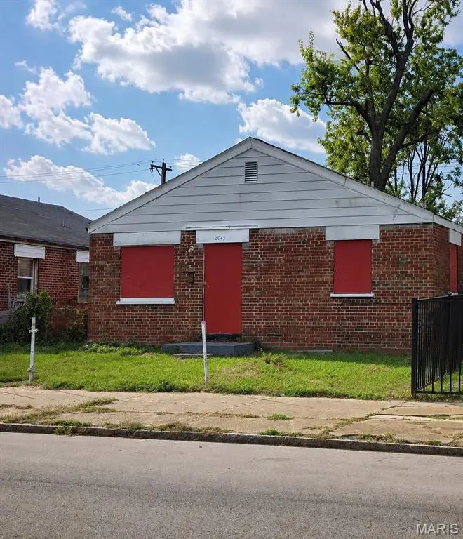 2045 E John Avenue, Saint Louis, MO 63107 - #1