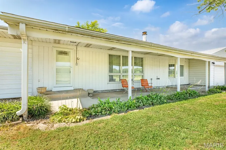 8204 Montclaire Avenue, Brighton, IL 62012 - #3