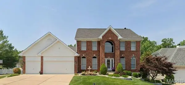 4960 Sunset Oaks Lane, St Louis, MO 63128
