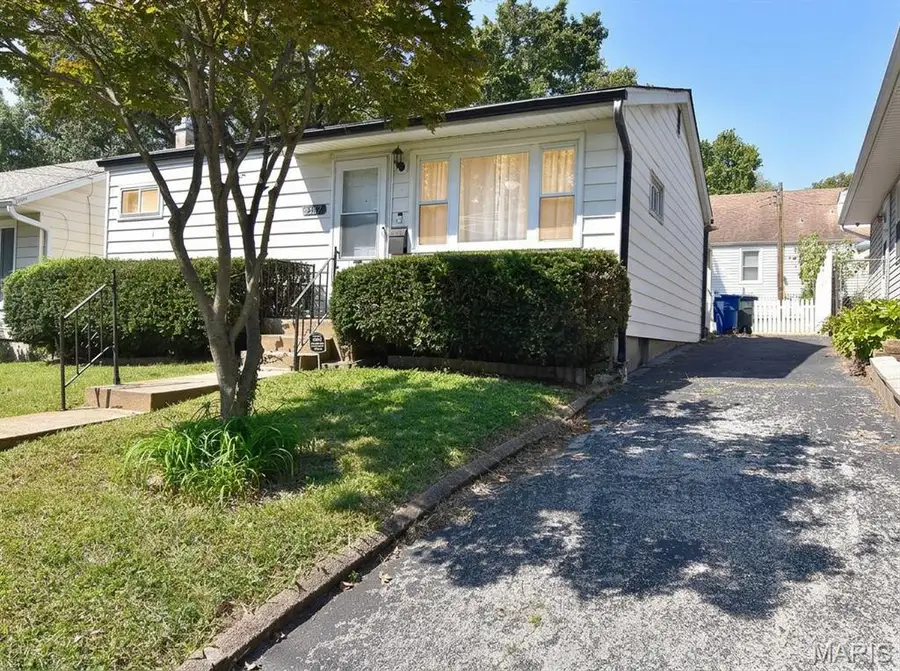 3907 Mccausland Avenue, Saint Louis, MO 63109 - #2
