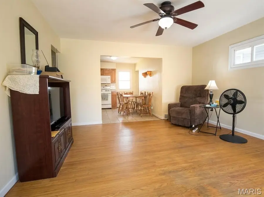 3907 Mccausland Avenue, Saint Louis, MO 63109 - #3