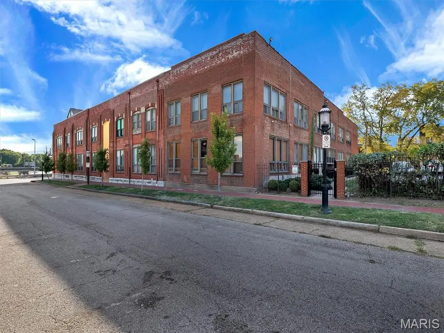 1523 S 10th Street #110, Saint Louis, MO 63104 - #2