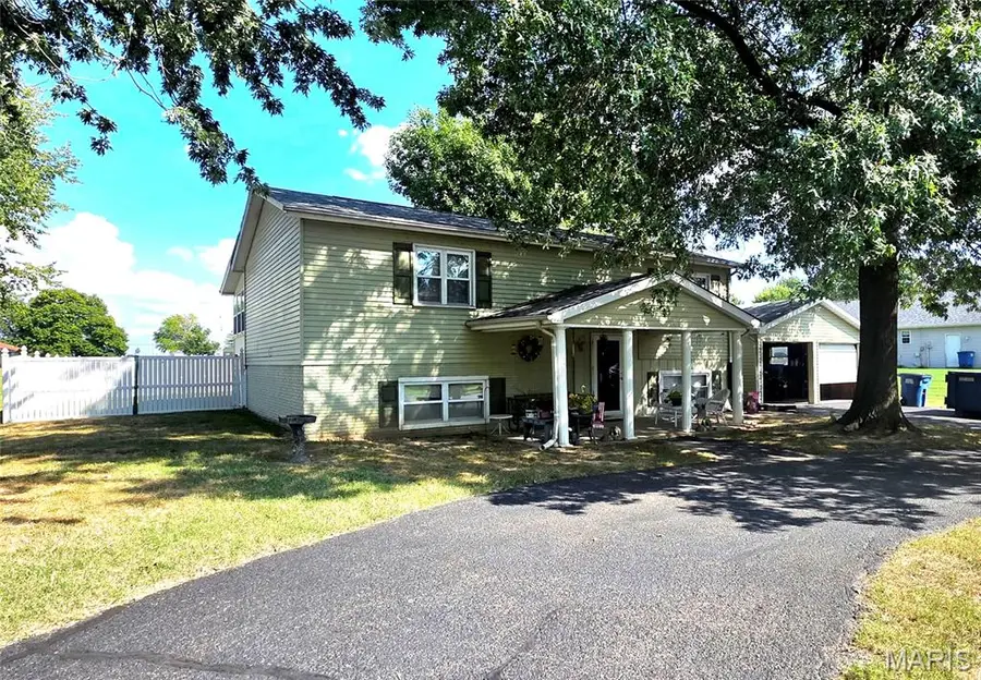 1702 Fieldcrest Drive, Sparta, IL 62286 - #2