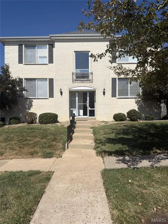10017 Chardin Way #2, St Louis, MO 63128