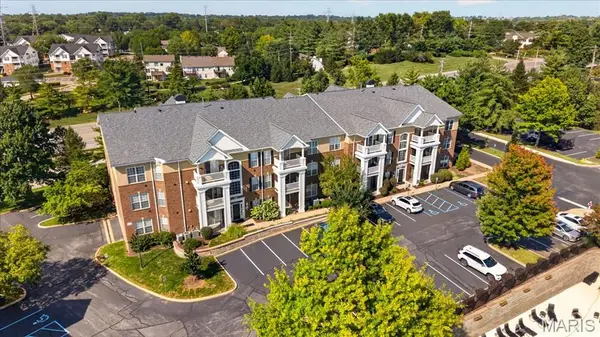 13101 Mill Crossing Court #200, Creve Coeur, MO 63141