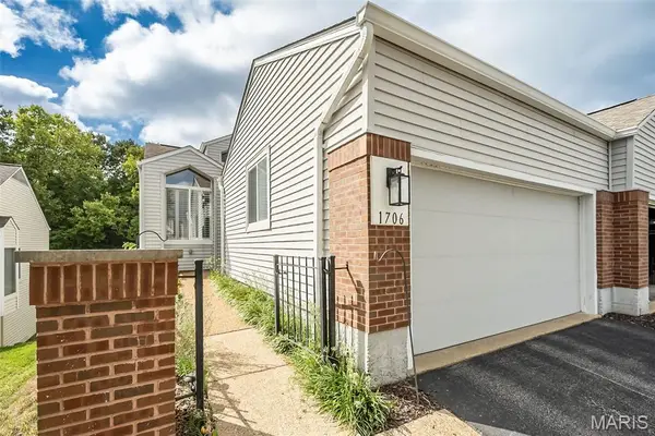 1706 Ridgeview Circle Drive, Ballwin, MO 63021