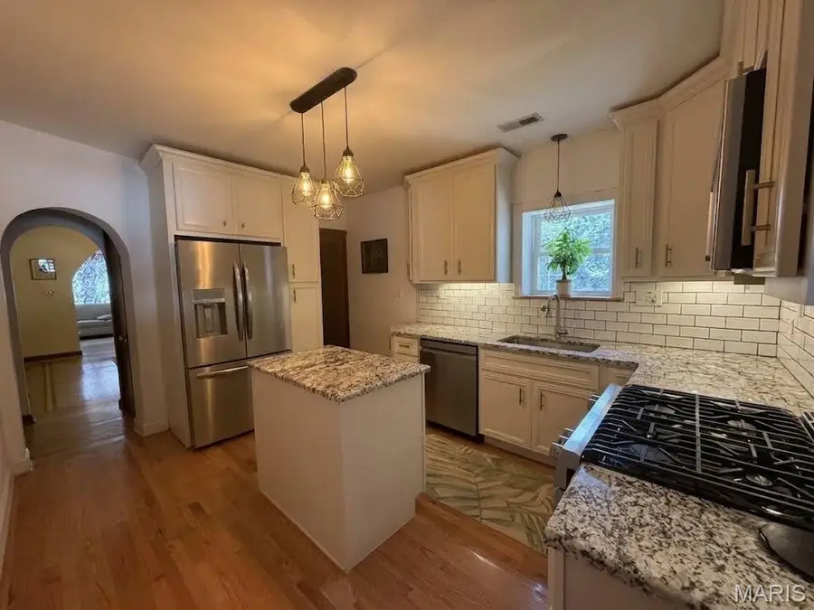 5635 Walsh Street, Saint Louis, MO 63109 - #2