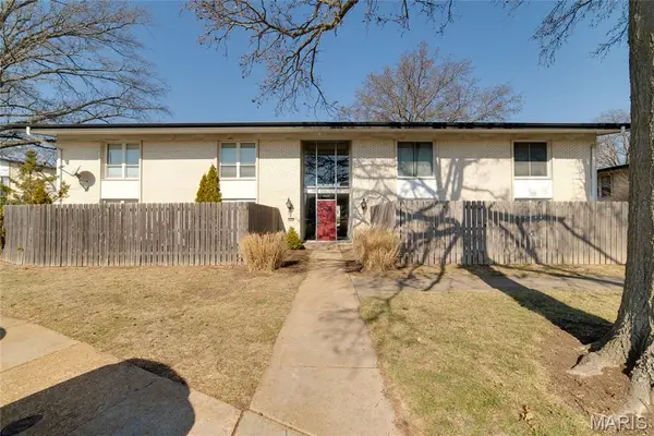 10451 Briarbend Drive #4, St Louis, MO 63146