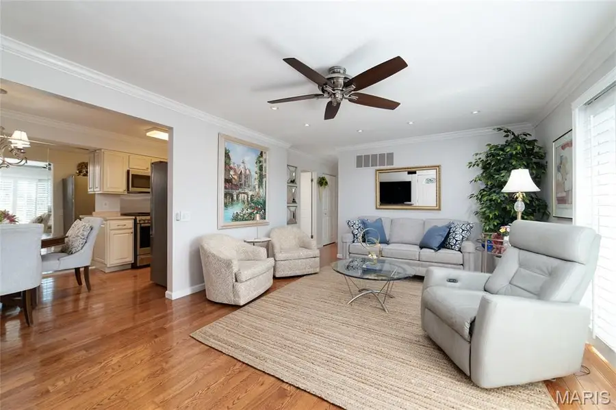 10451 Briarbend Drive #4, Saint Louis, MO 63146 - #3