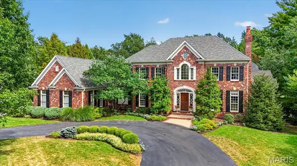 18 Cricklewood Place, Frontenac, MO 63131