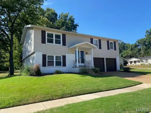 6205 Brogan Dale Circle, St Louis, MO 63128