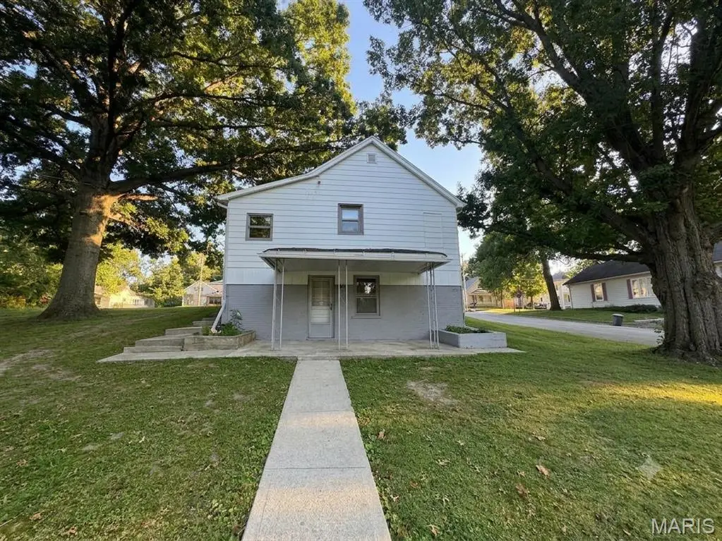 325 W Mechanic Street, Hillsboro, IL 62049 - #1