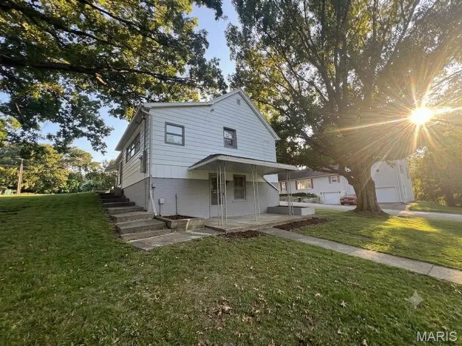 325 W Mechanic Street, Hillsboro, IL 62049 - #2