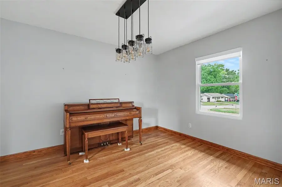 502 Pine Street, Saint Charles, MO 63301 - #3