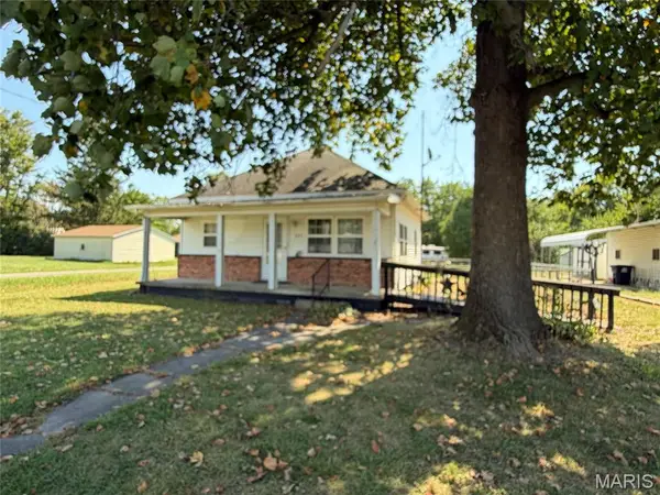 323 Talmadge Street, Witt, IL 62094