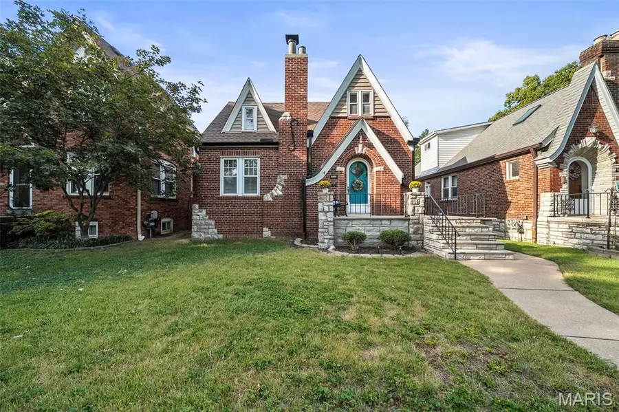 4108 Toenges Avenue, Saint Louis, MO 63116 - #2