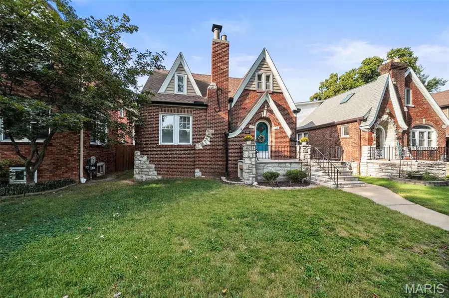 4108 Toenges Avenue, Saint Louis, MO 63116 - #3