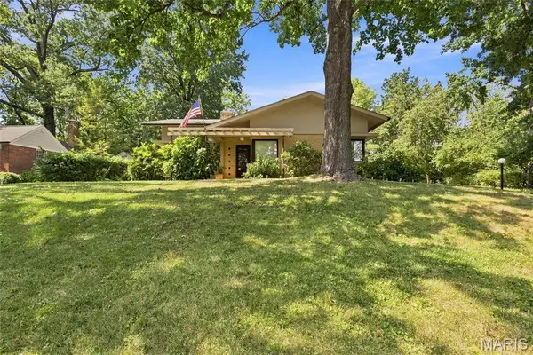 23 Devon Road, Glendale, MO 63122