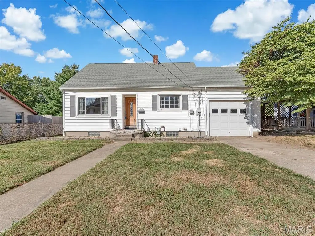 309 N Moore Street, Waterloo, IL 62298 - #1