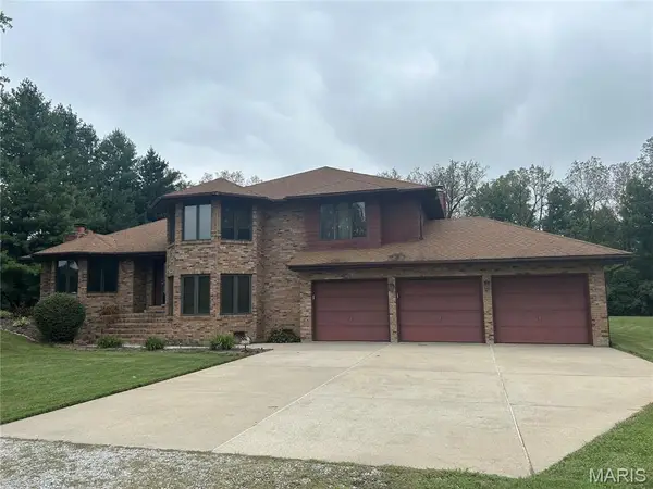 250 Hoffmann Lane, Belleville, IL 62226
