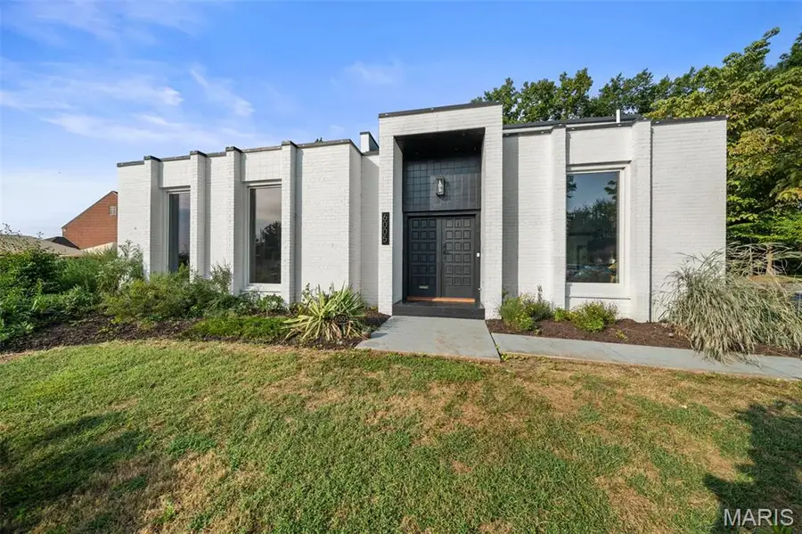 6005 Bishops Place, Saint Louis, MO 63109 - #3