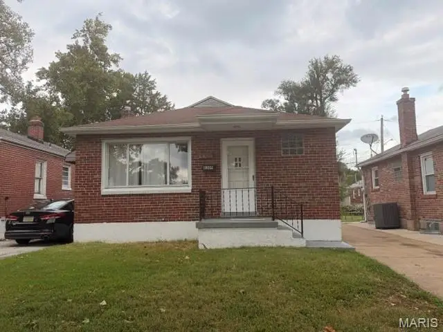 8309 Orchard Avenue, University City, MO 63132 - #1