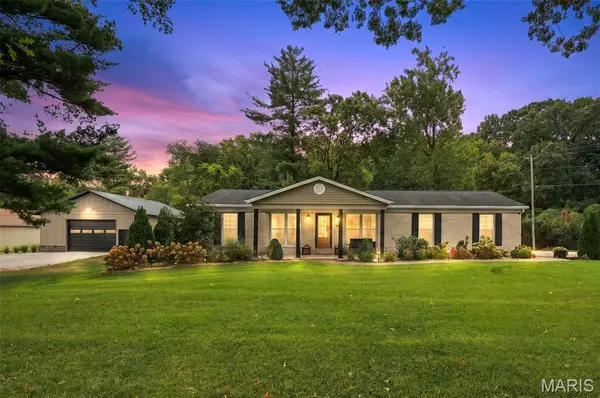 1392 N Henke Road, Lake St Louis, MO 63367